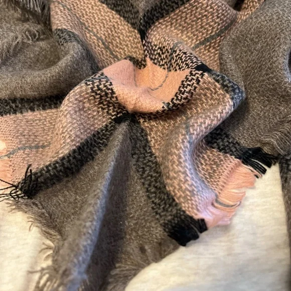 NWT Plaid Blanket Scarf Wrap - Picture 6 of 9